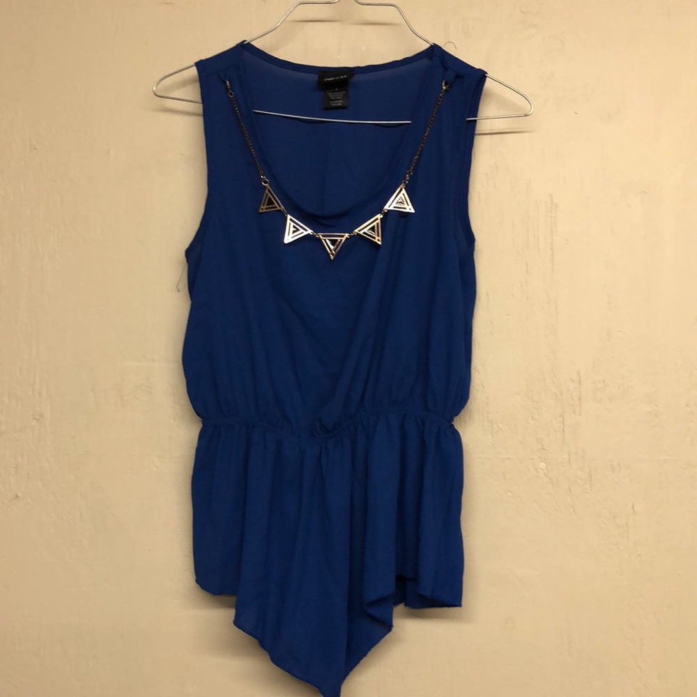 Blouse with necklace